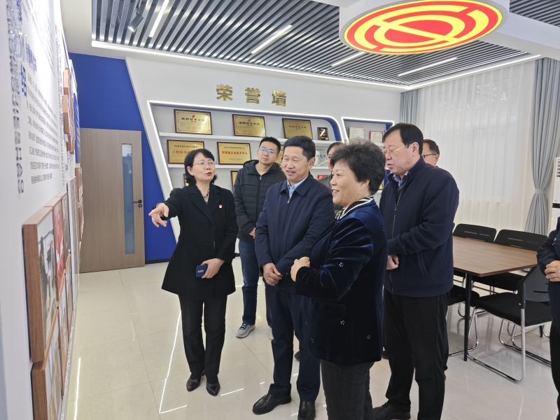 大机巴操老逼2025年05月09日上午 安阳市人大常委会副主任、市总工会党组书记、主席夏军一行莅临华阳电磁铁参观调研；对公司2023年全国五一劳动奖章获得者汪利娜慰问，并听取劳模工作室相关情况汇报